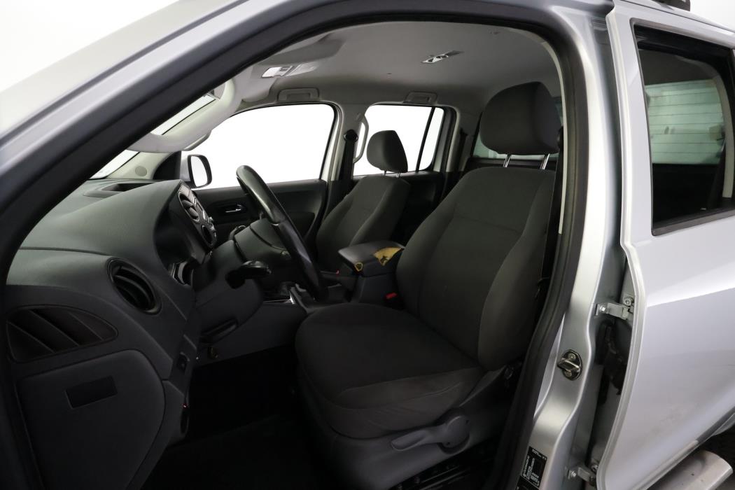 VOLKSWAGEN Amarok 2012