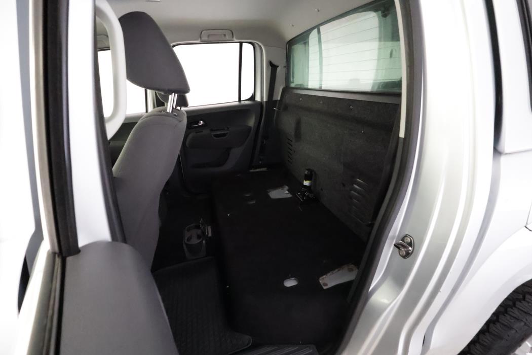 VOLKSWAGEN Amarok 2012