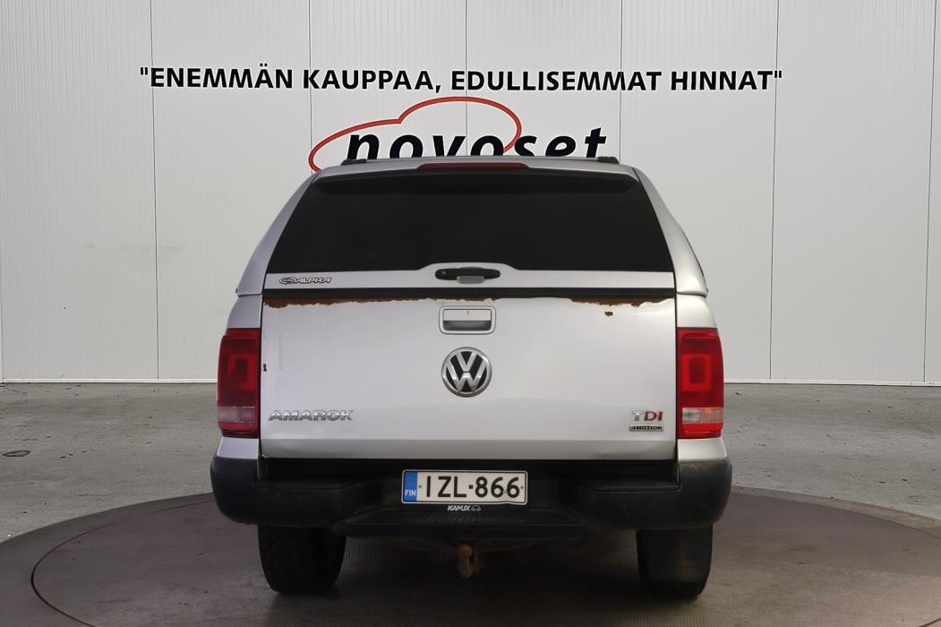VOLKSWAGEN Amarok 2012