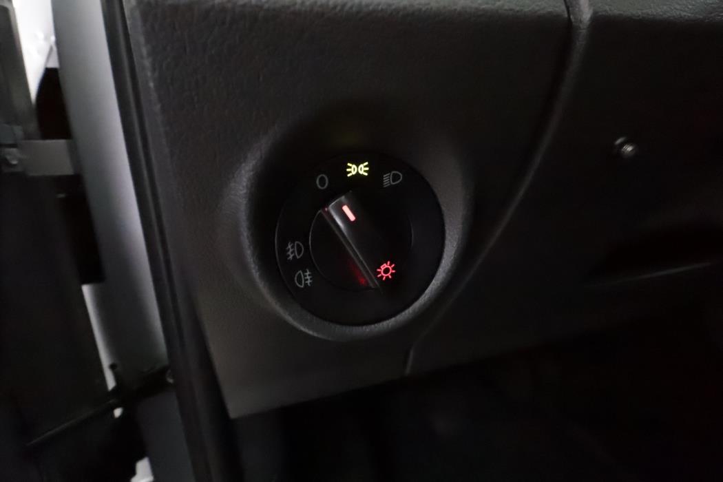 VOLKSWAGEN Amarok 2012