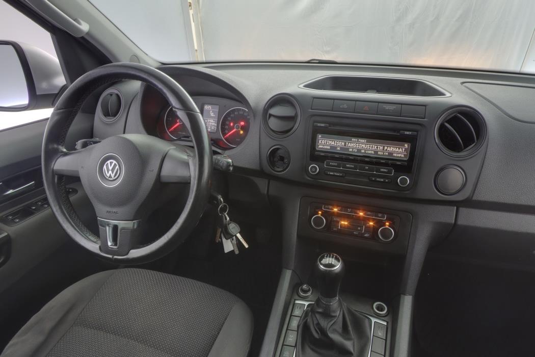 VOLKSWAGEN Amarok 2012