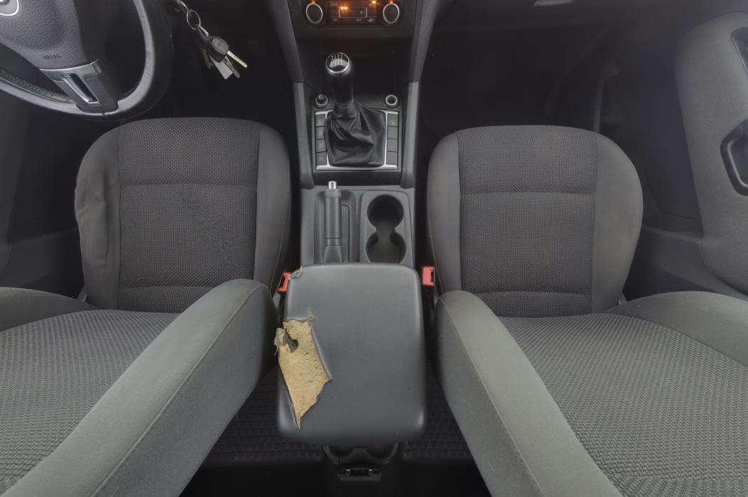 VOLKSWAGEN Amarok 2012
