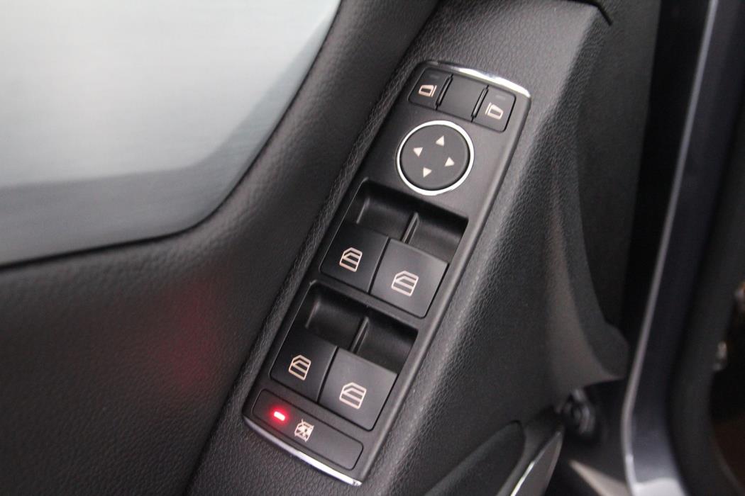 MERCEDES-BENZ C 2010