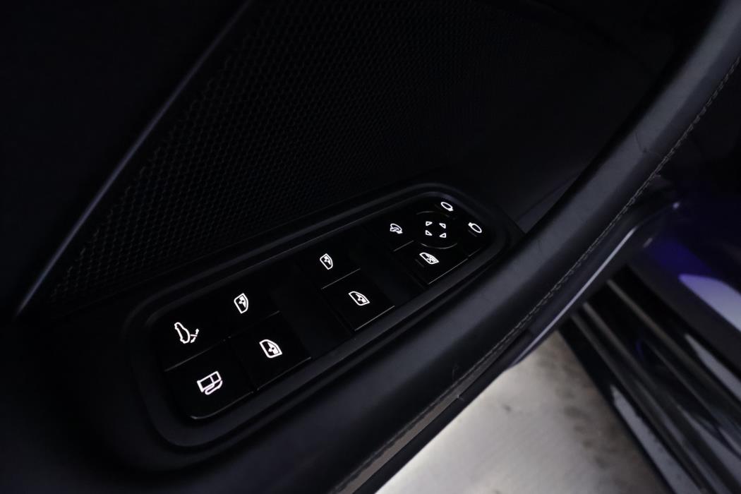 PORSCHE Panamera 2018