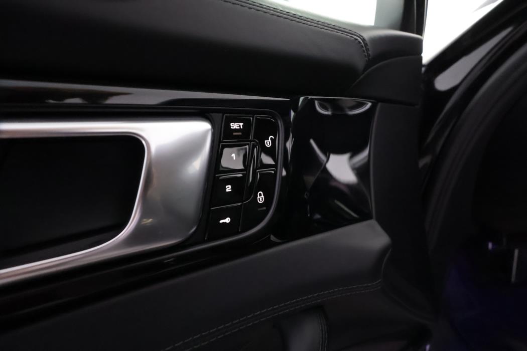 PORSCHE Panamera 2018