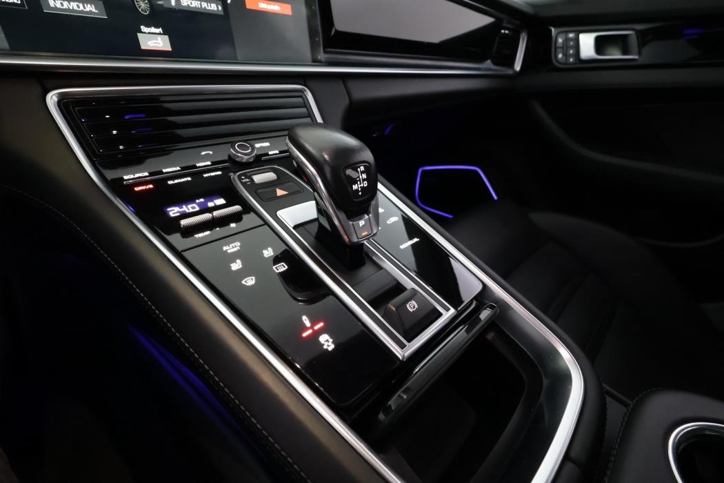 PORSCHE Panamera 2018