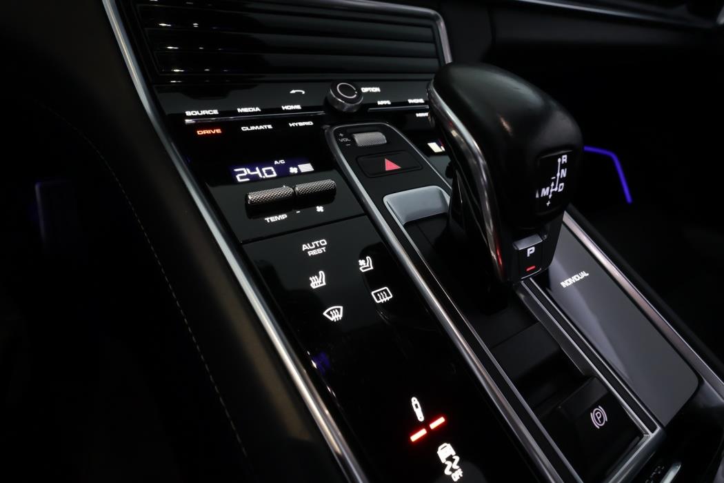 PORSCHE Panamera 2018