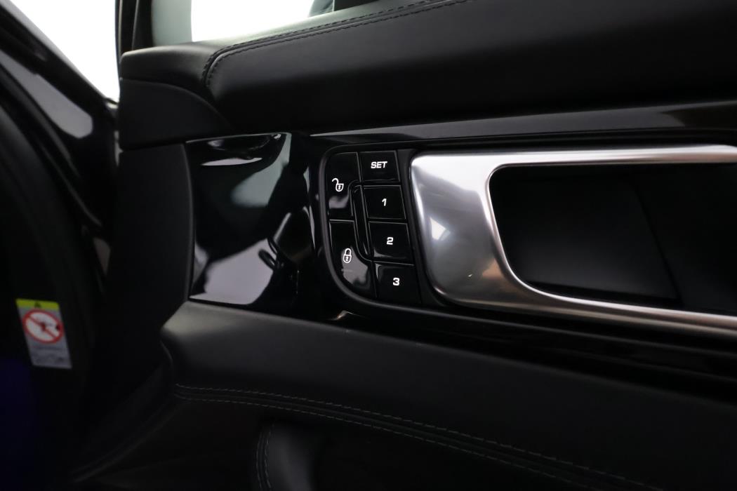 PORSCHE Panamera 2018
