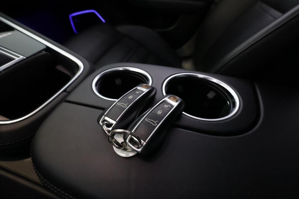 PORSCHE Panamera 2018