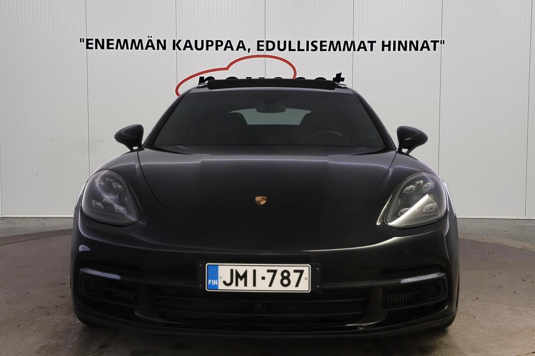 PORSCHE Panamera 2018