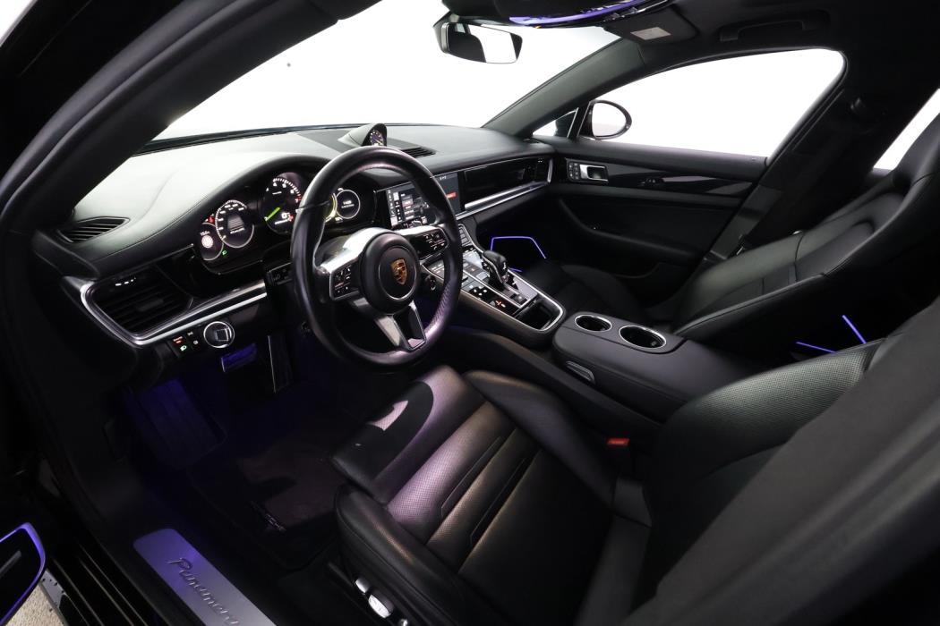 PORSCHE Panamera 2018