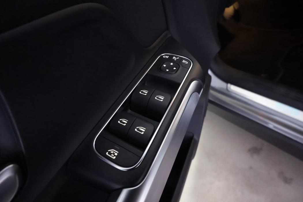 MERCEDES-BENZ EQB 2025