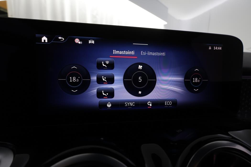 MERCEDES-BENZ EQB 2025