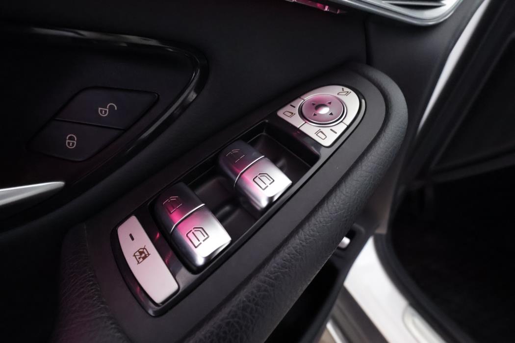 MERCEDES-BENZ EQC 2020