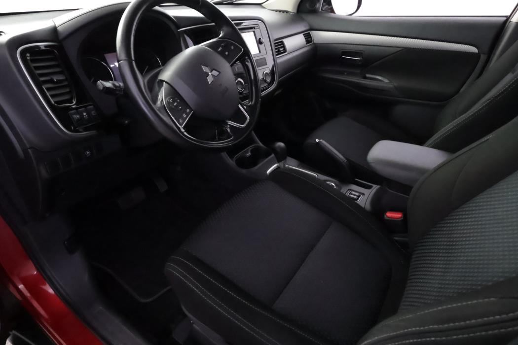 MITSUBISHI Outlander 2016