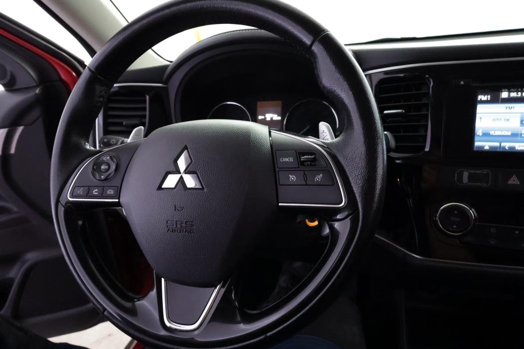 MITSUBISHI Outlander 2016