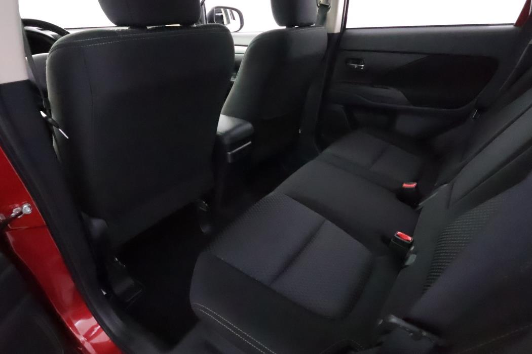 MITSUBISHI Outlander 2016