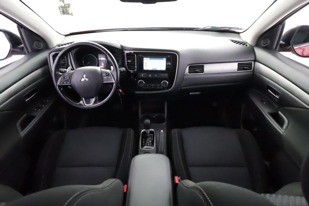 MITSUBISHI Outlander 2016