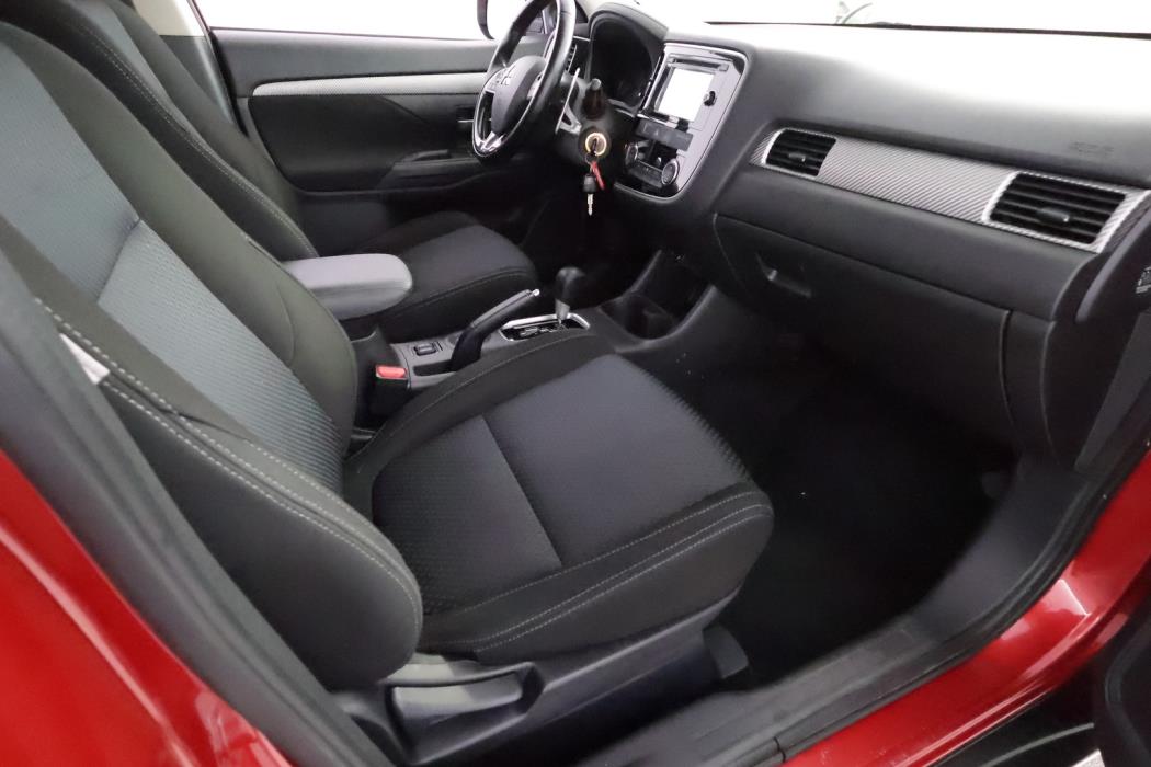 MITSUBISHI Outlander 2016