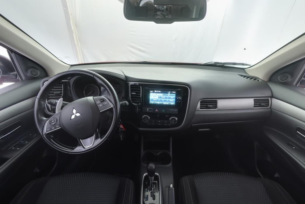 MITSUBISHI Outlander 2016