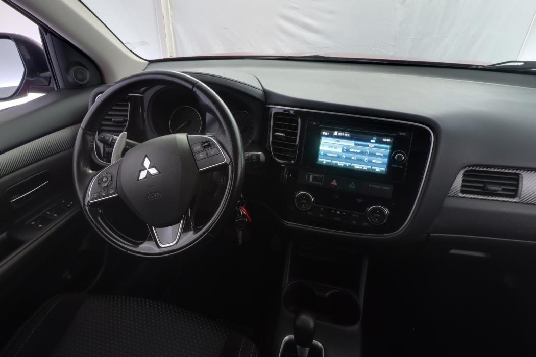 MITSUBISHI Outlander 2016