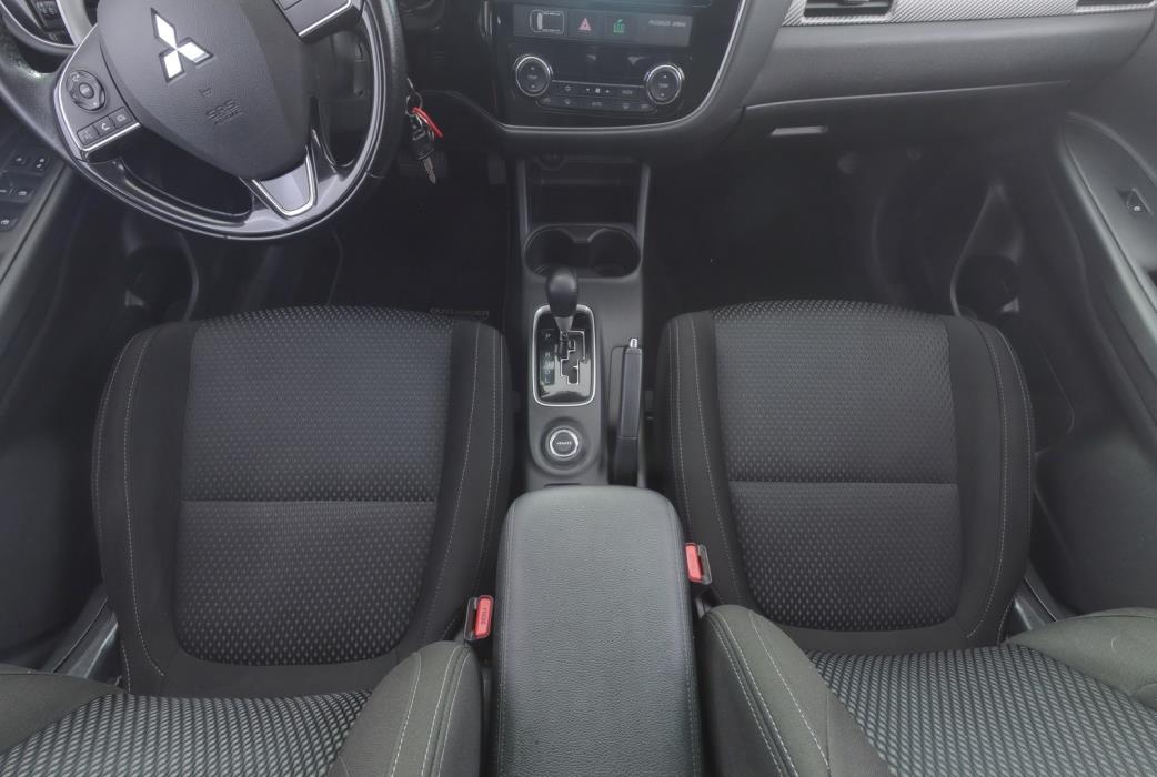 MITSUBISHI Outlander 2016