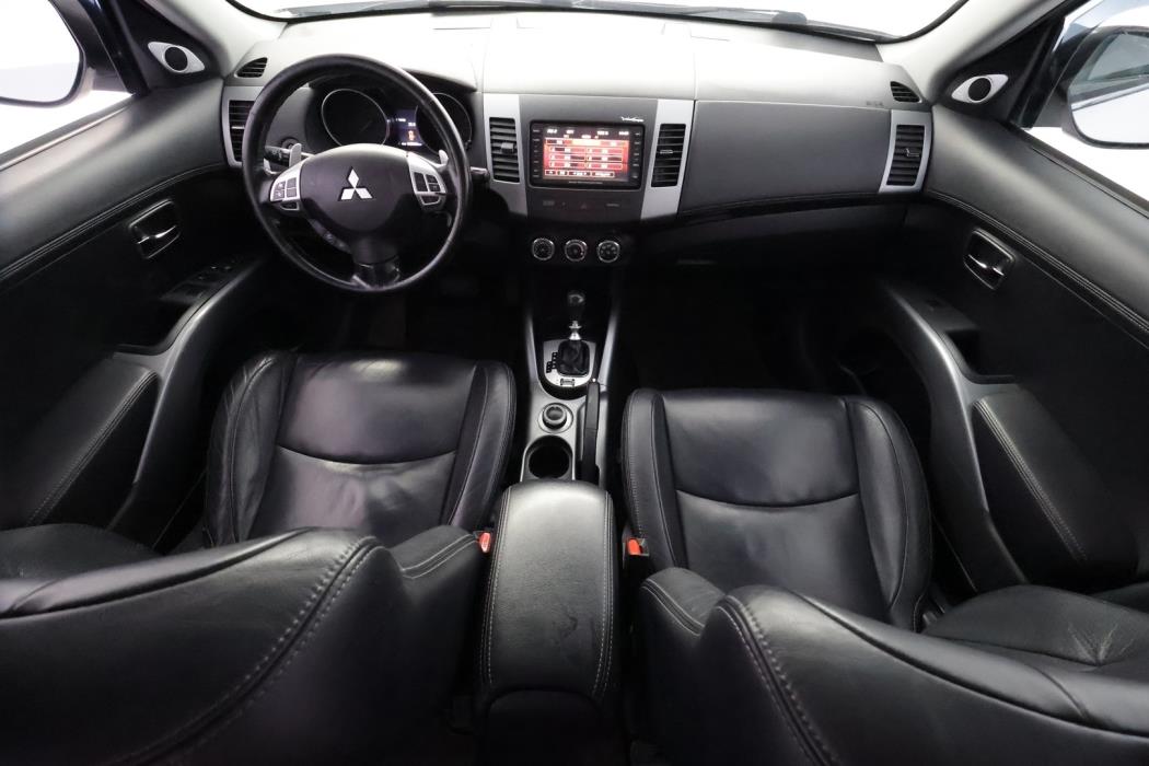 MITSUBISHI Outlander 2012