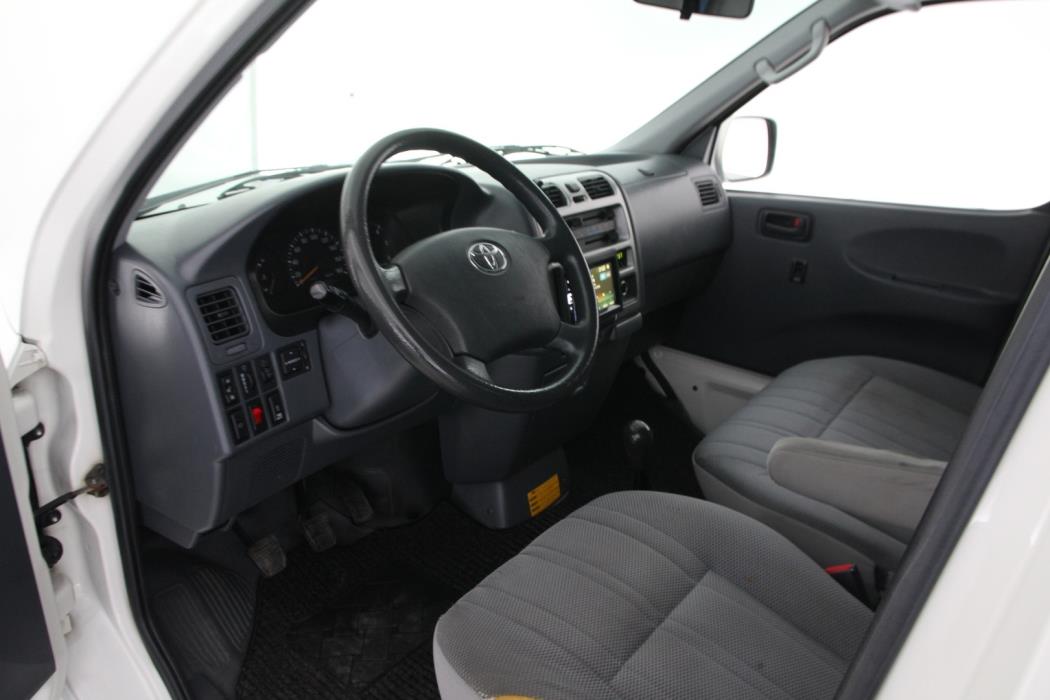 TOYOTA Hiace 2008