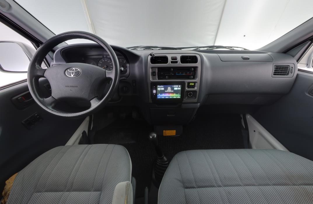 TOYOTA Hiace 2008