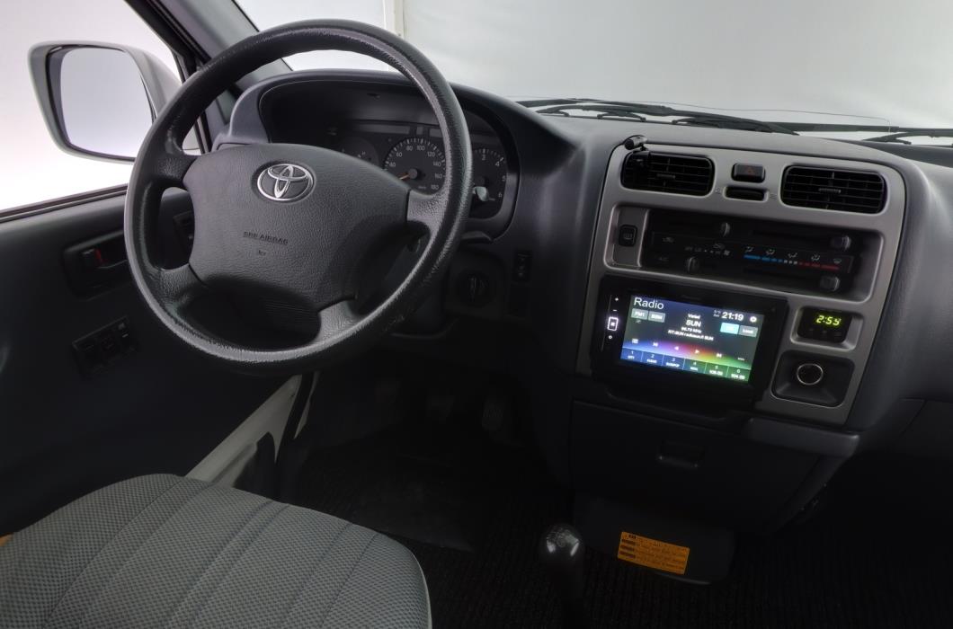 TOYOTA Hiace 2008