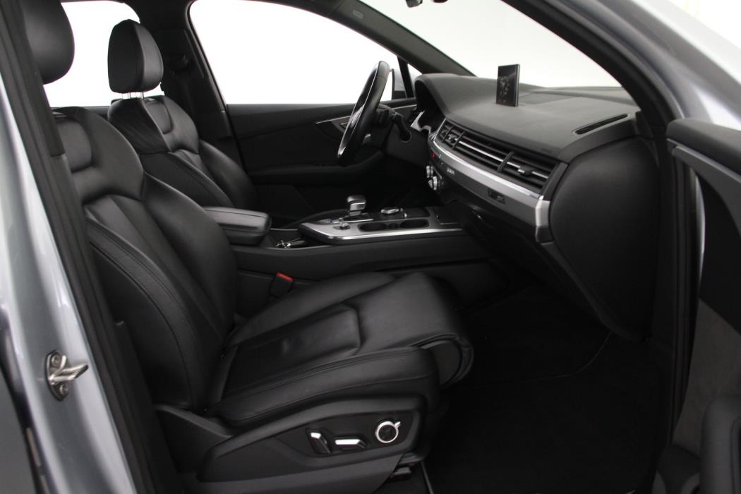 AUDI Q7 2016