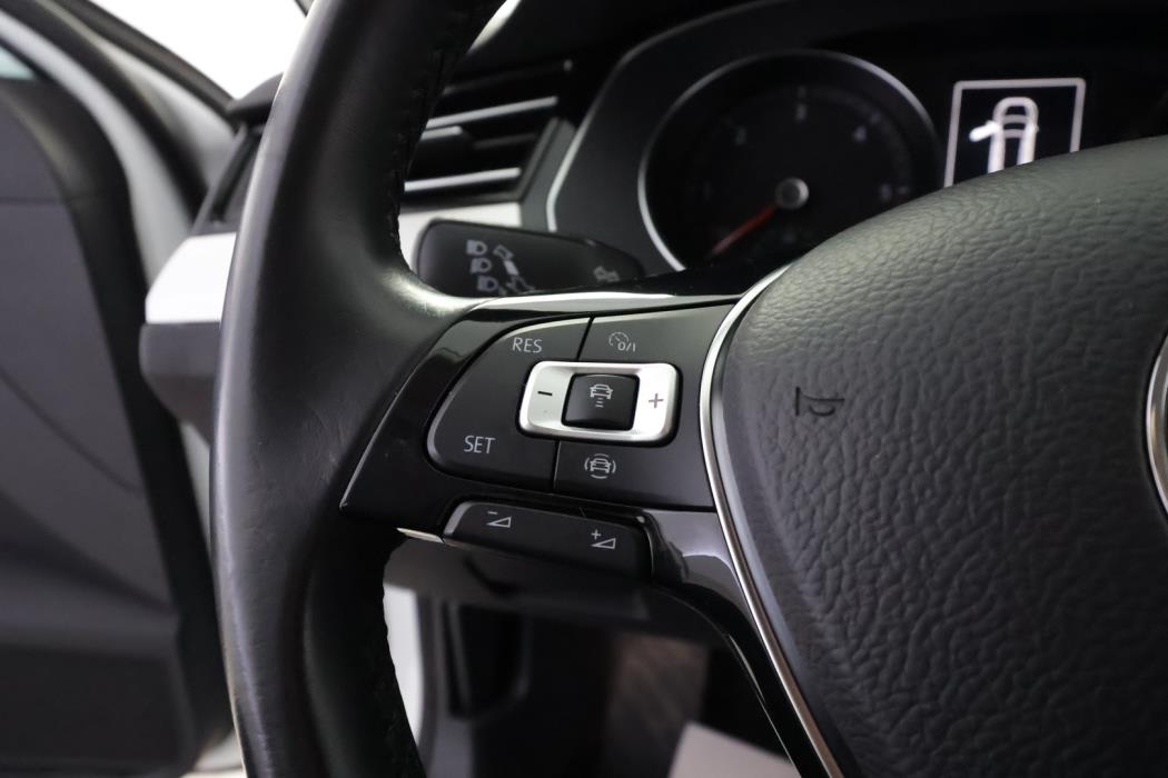 VOLKSWAGEN Passat 2019