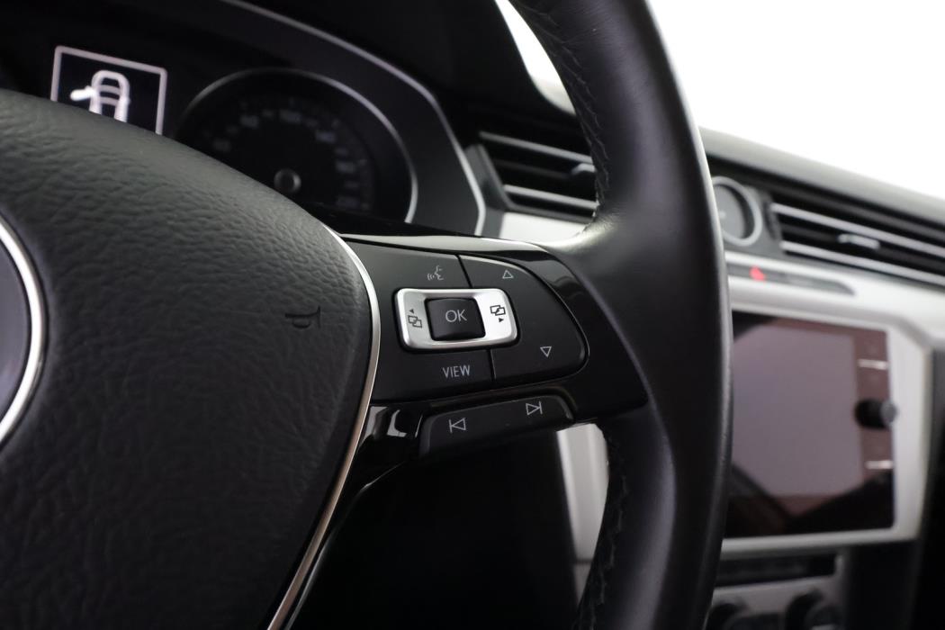 VOLKSWAGEN Passat 2019