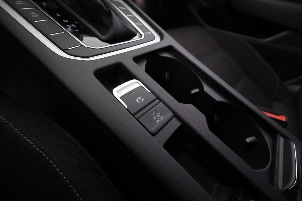 VOLKSWAGEN Passat 2019