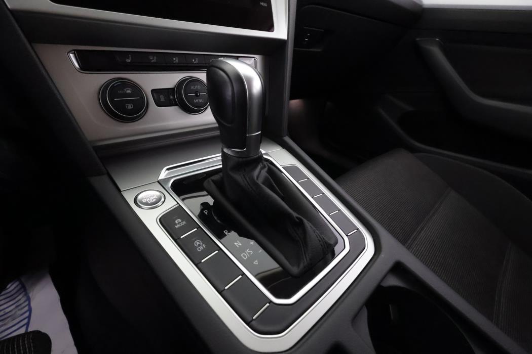 VOLKSWAGEN Passat 2019