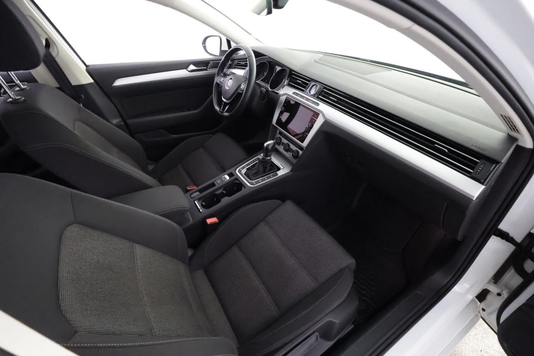 VOLKSWAGEN Passat 2019
