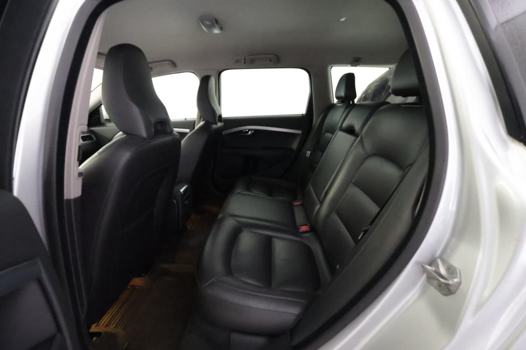 VOLVO V70 2016