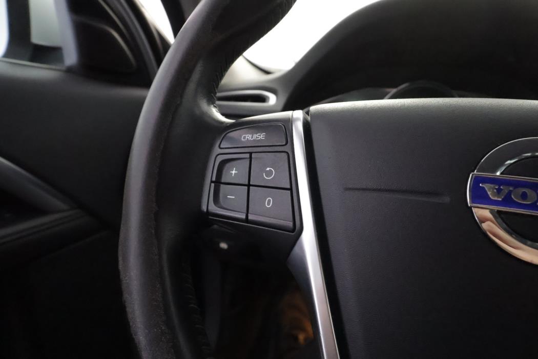 VOLVO V70 2016