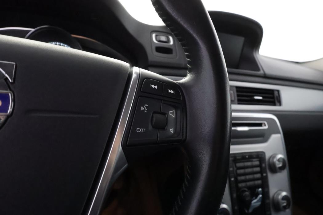 VOLVO V70 2016