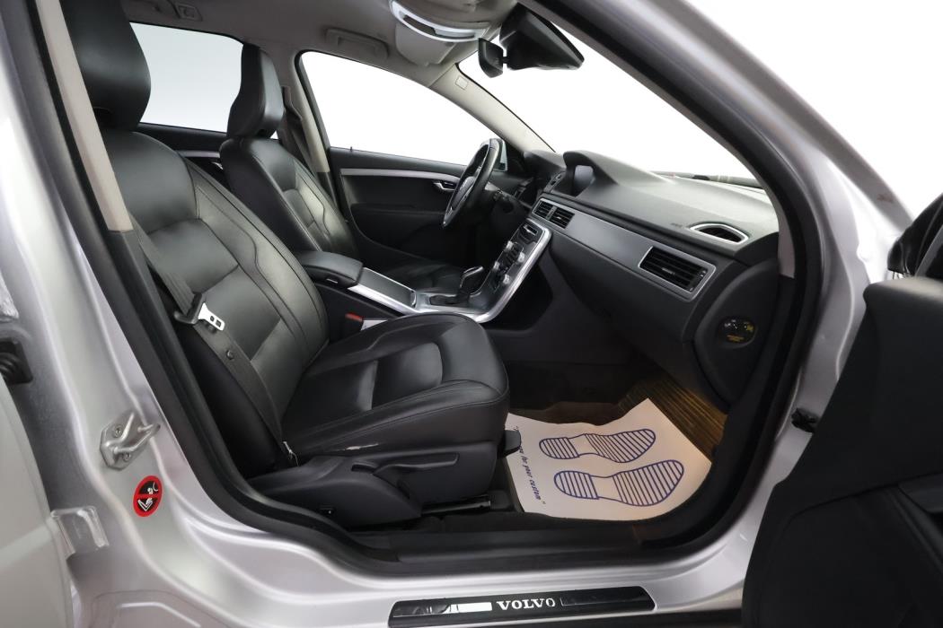 VOLVO V70 2016