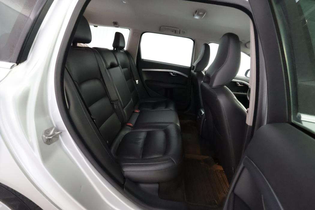 VOLVO V70 2016