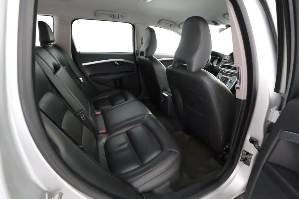 VOLVO V70 2016