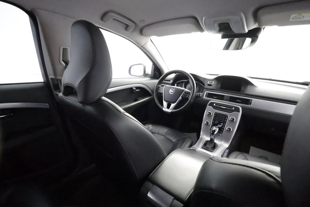 VOLVO V70 2016