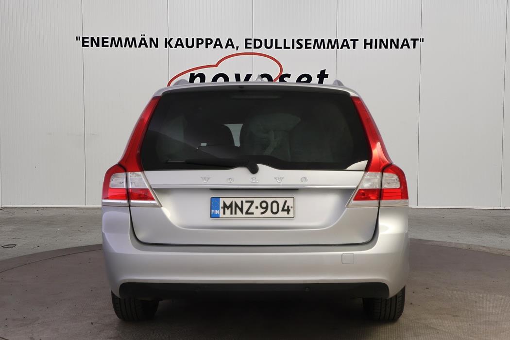 VOLVO V70 2016