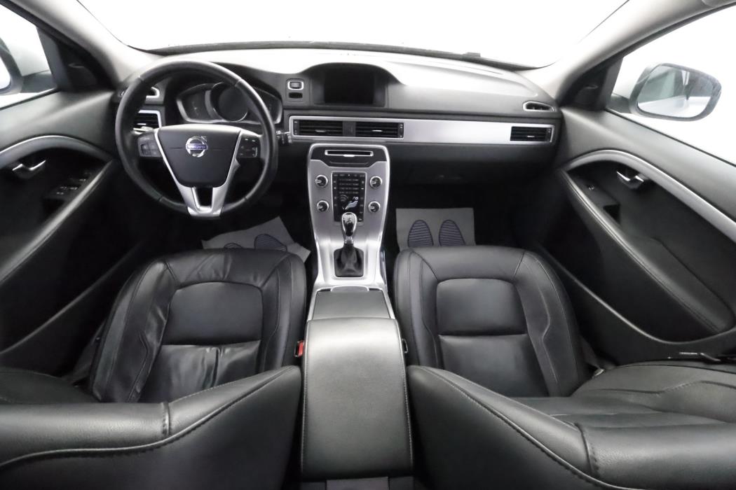 VOLVO V70 2016
