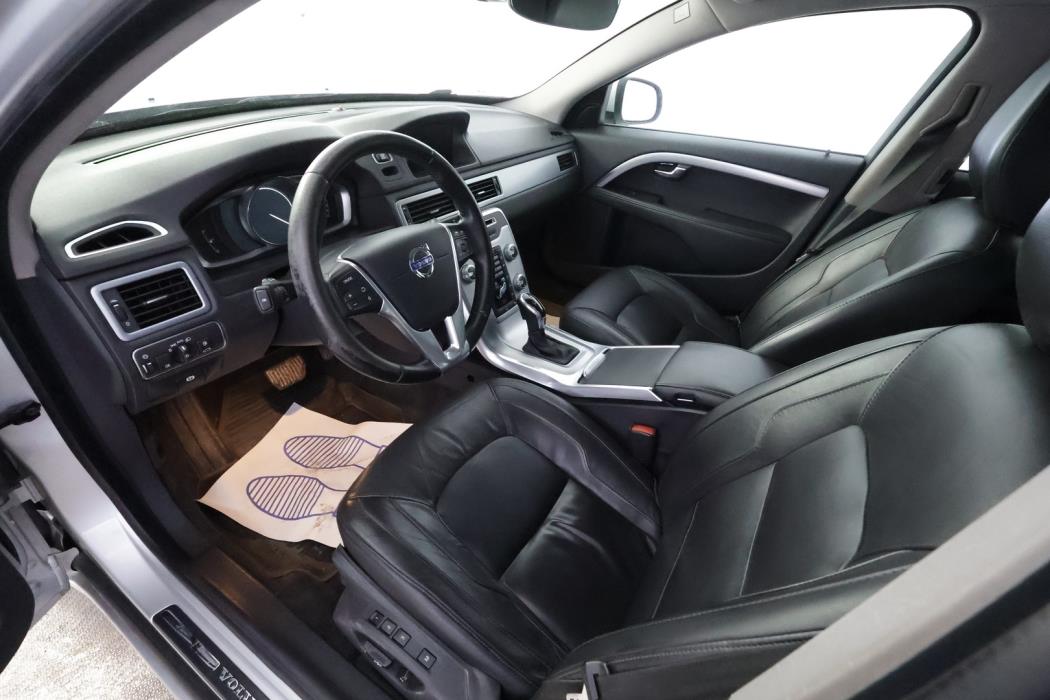 VOLVO V70 2016