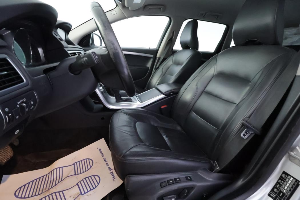 VOLVO V70 2016