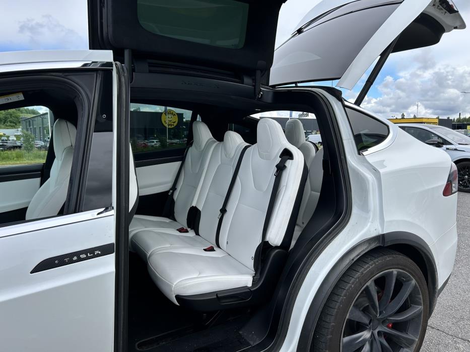 TESLA Model X 2018