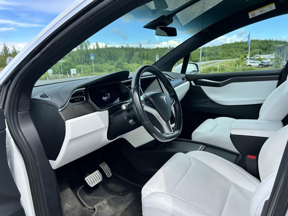 TESLA Model X 2018