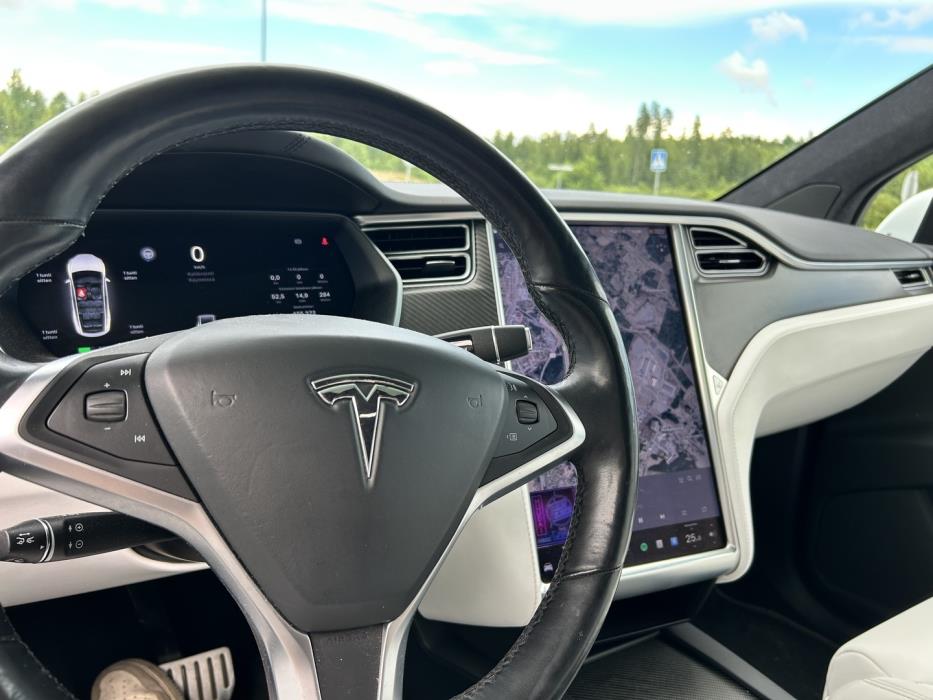 TESLA Model X 2018